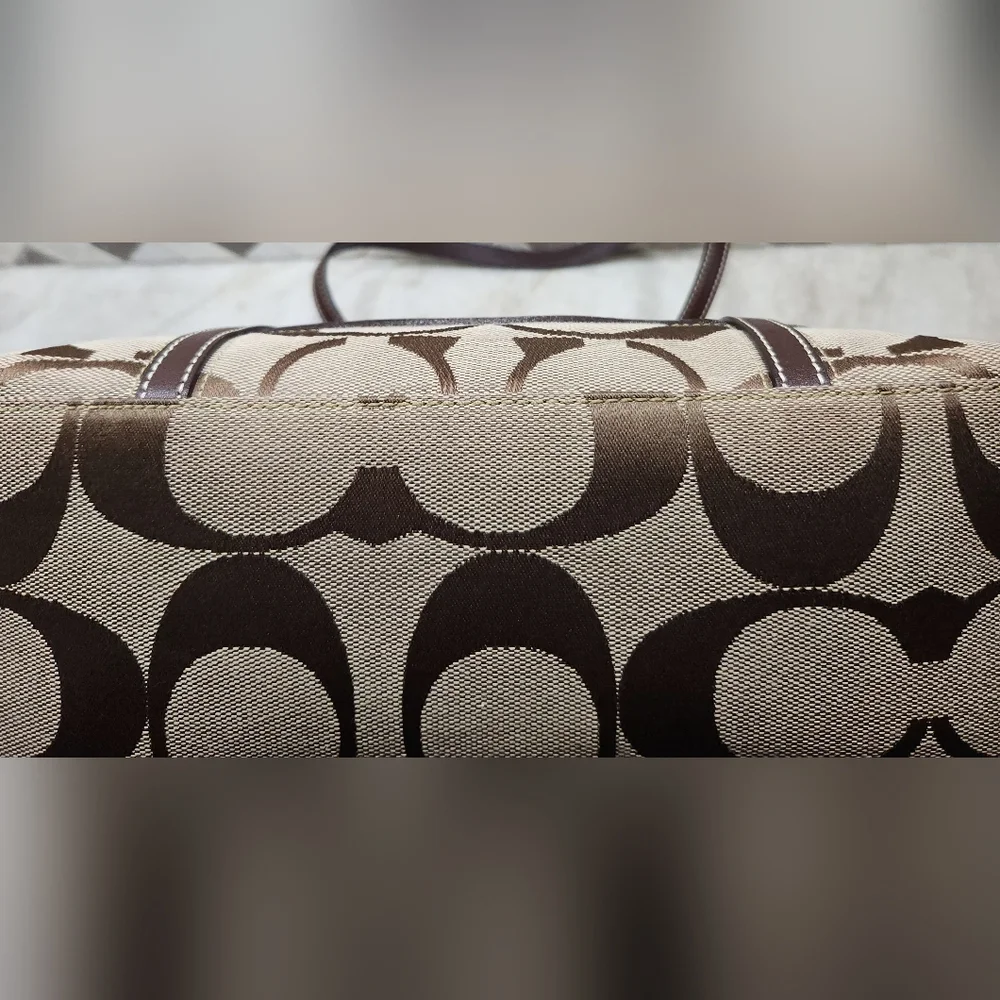 Coach Purse (2007), Excellent Condition!! Beautiful Interior Colors 👜 - Picture 7 of 12